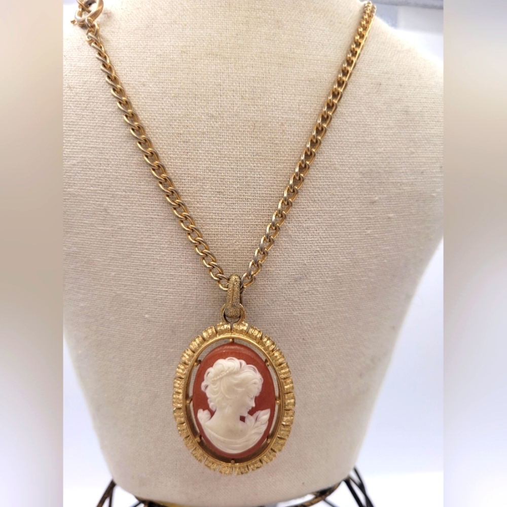 Vintage Hand Carved Reversible Cameo Necklace Gold Tone